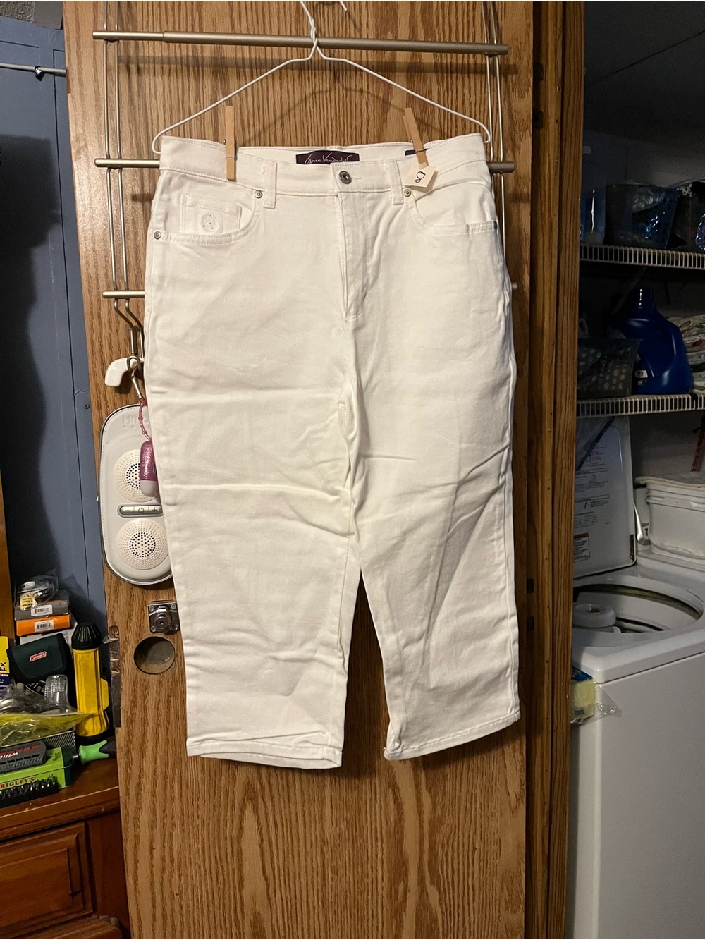 Gloria Vanderbilt Off-White Capri Pants with Front Slit